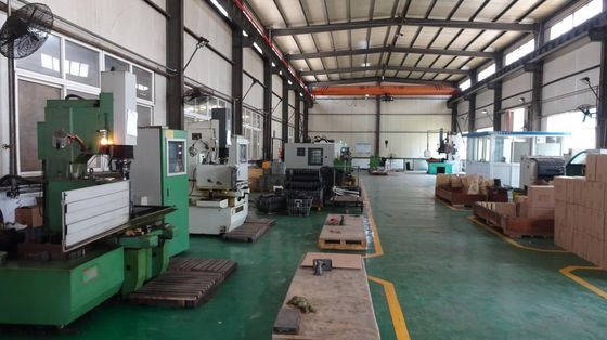 Ukuran khusus cetakan kendaraan tingkat tinggi dan cetakan die casting dengan layanan khusus