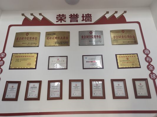 Berbagai Rentang Custom Mold Plastik Injeksi Mold untuk Bagian Otomotif yang terbuat dari bahan PE