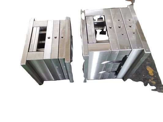 Custom Colors Multi Cavity Plastic Blow Molding Mold dengan 300000-500000 Shots Life